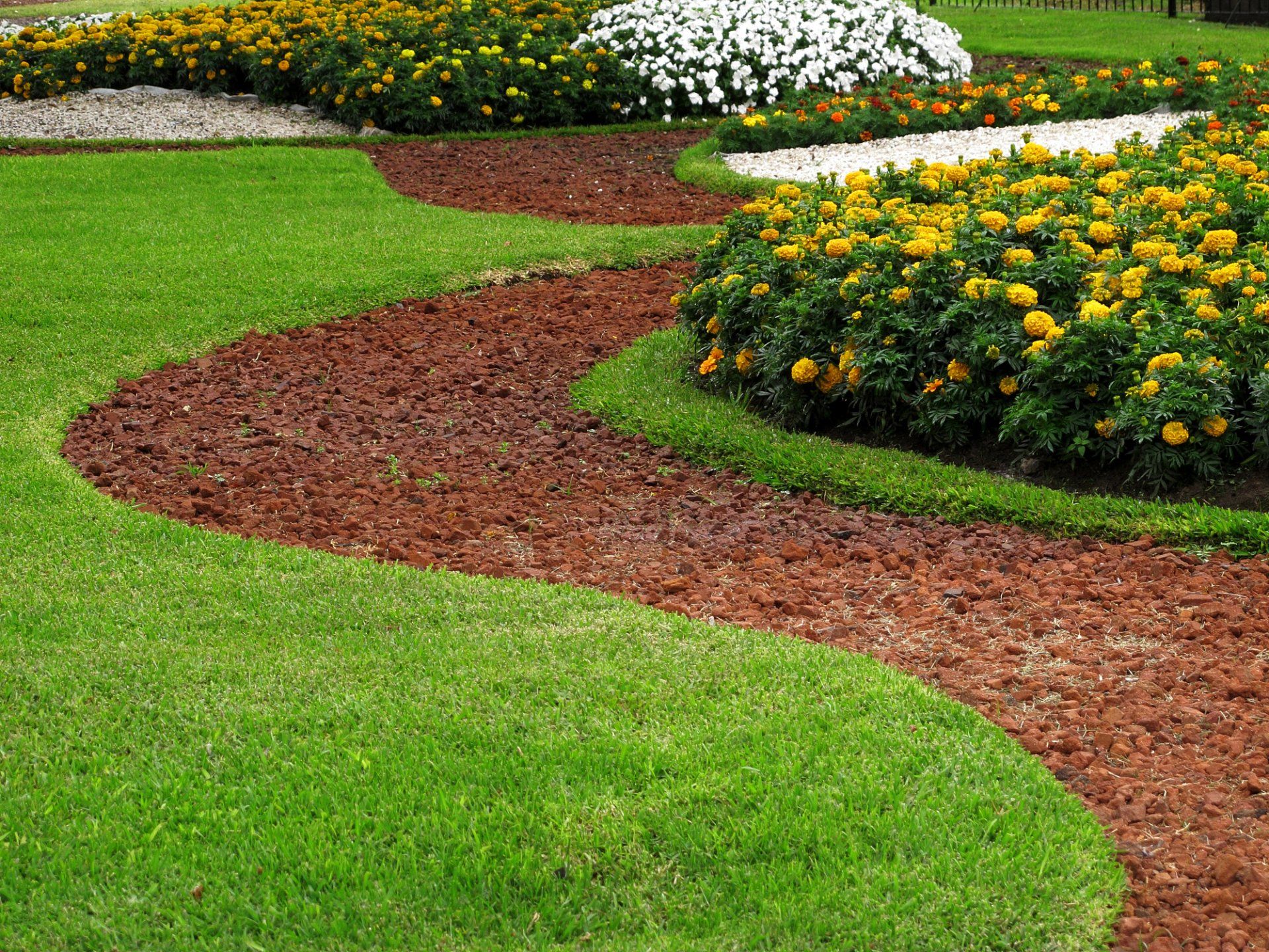 Edging in Saugus, MA | Top Notch Services Inc.