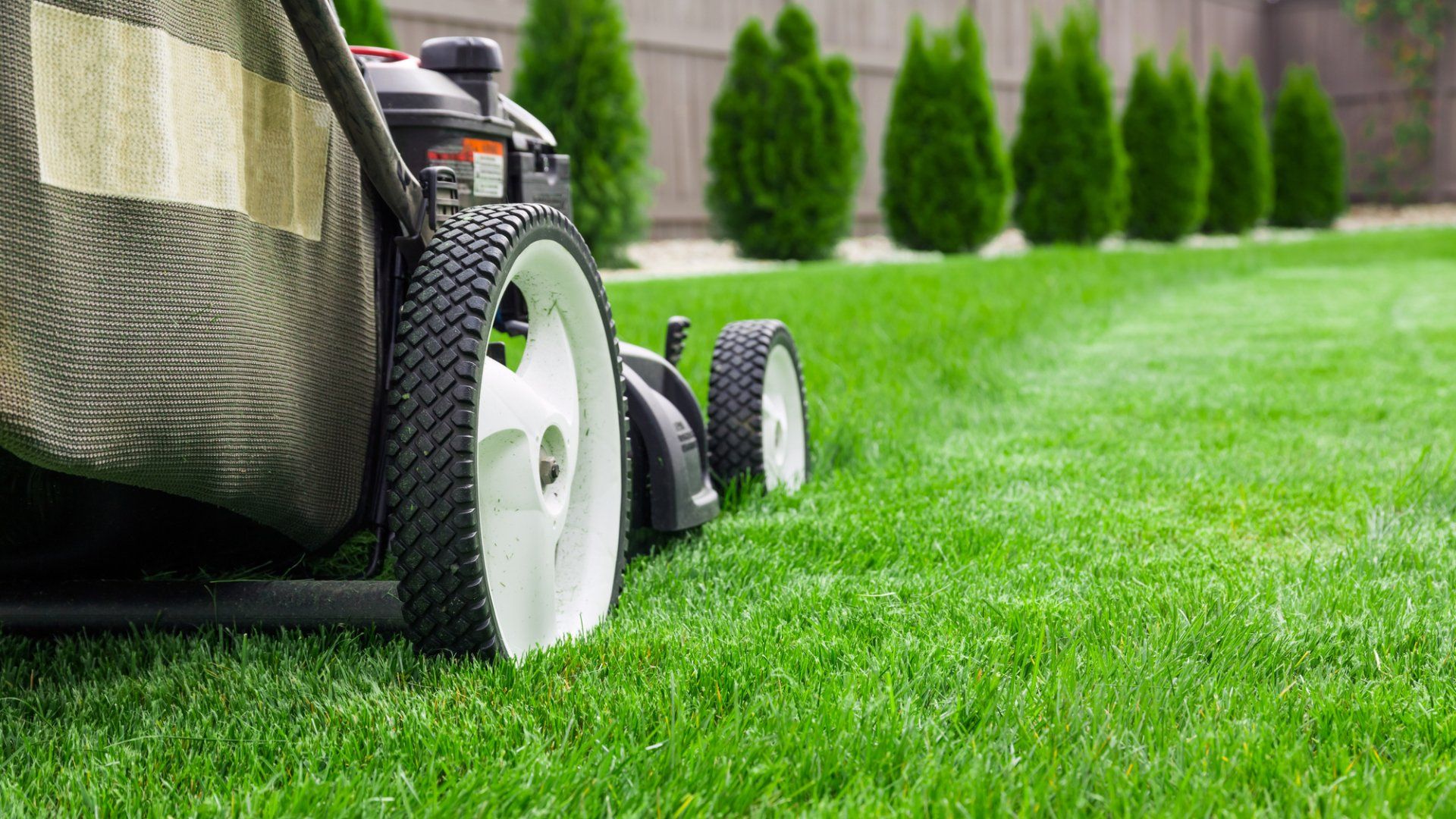 Lawn Mowing in Saugus, MA | Top Notch Services Inc.