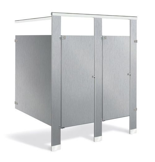 Tres cabinas de baño de metal gris con puertas y mamparas blancas sobre un fondo blanco.