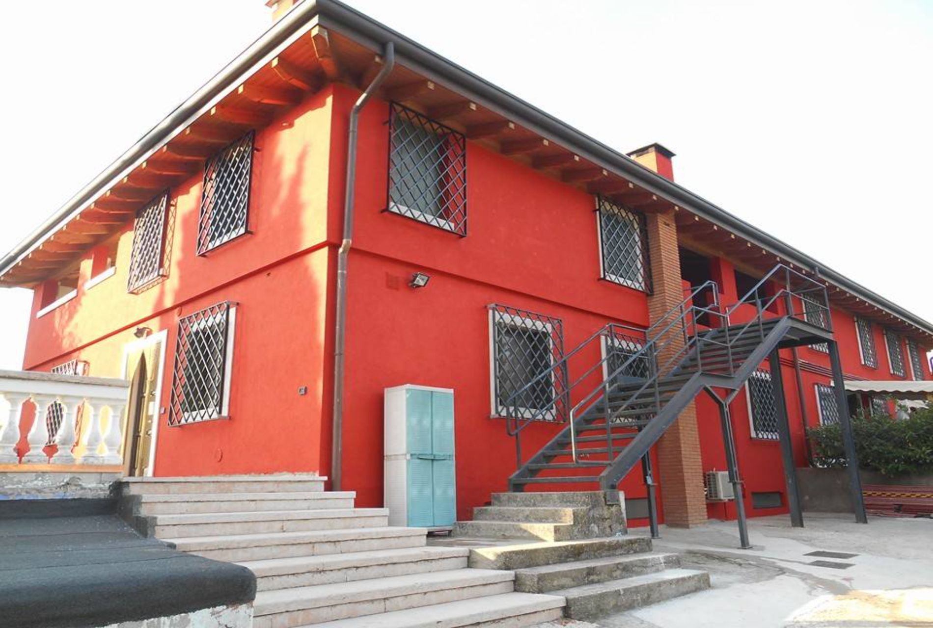 Tinteggiature edili a Sommacampagna da interni ed esterni