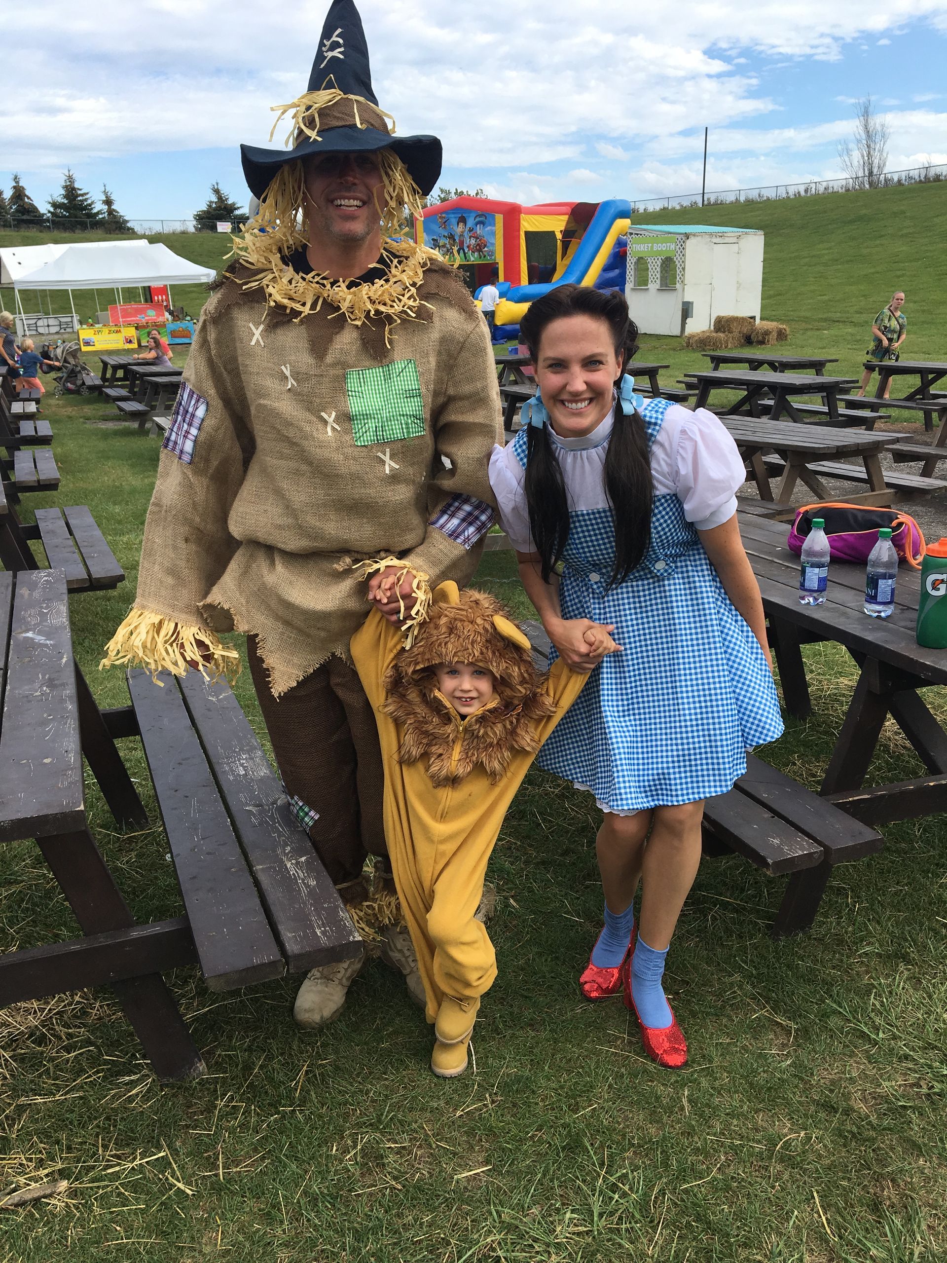 family in costume at the safari niagara boo at the zoo event