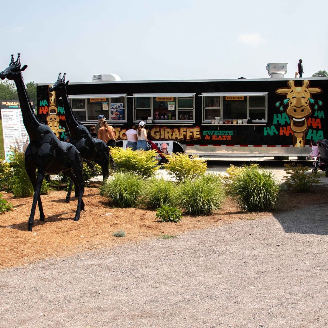 jolly giraffe food truck at family-friendly zoo niagara