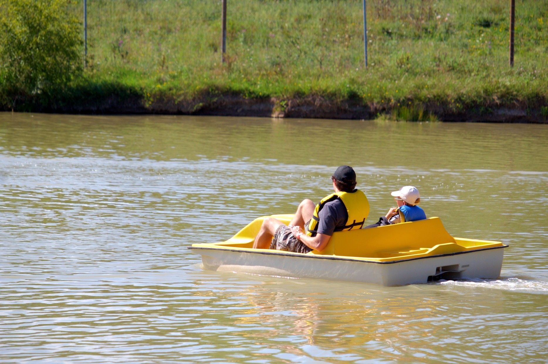 2 people in a paddleboat at safari niagara exploring niagara falls zoo attractions