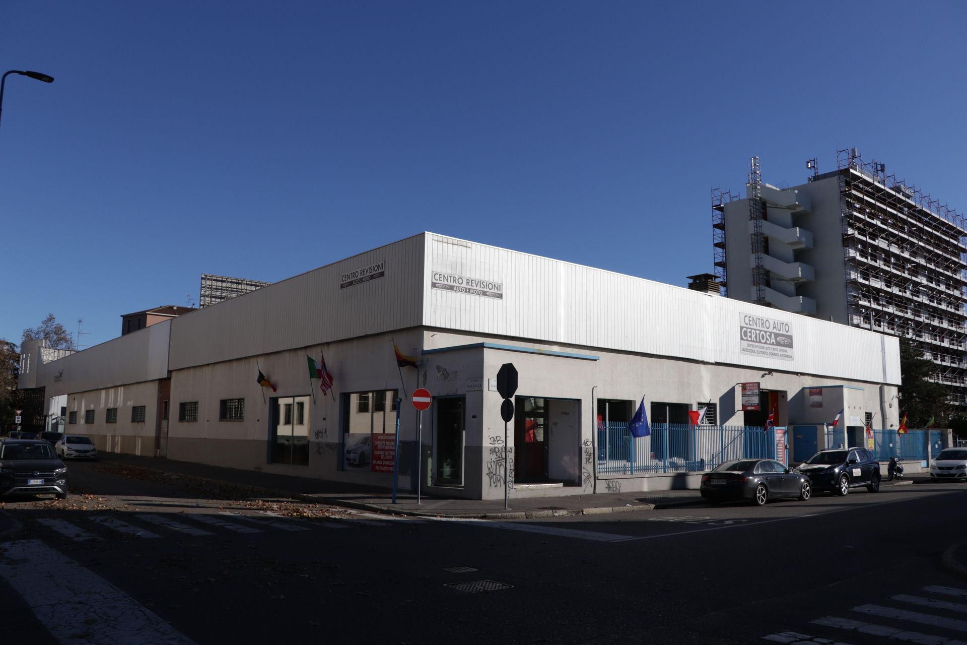 edificio centro auto certosa