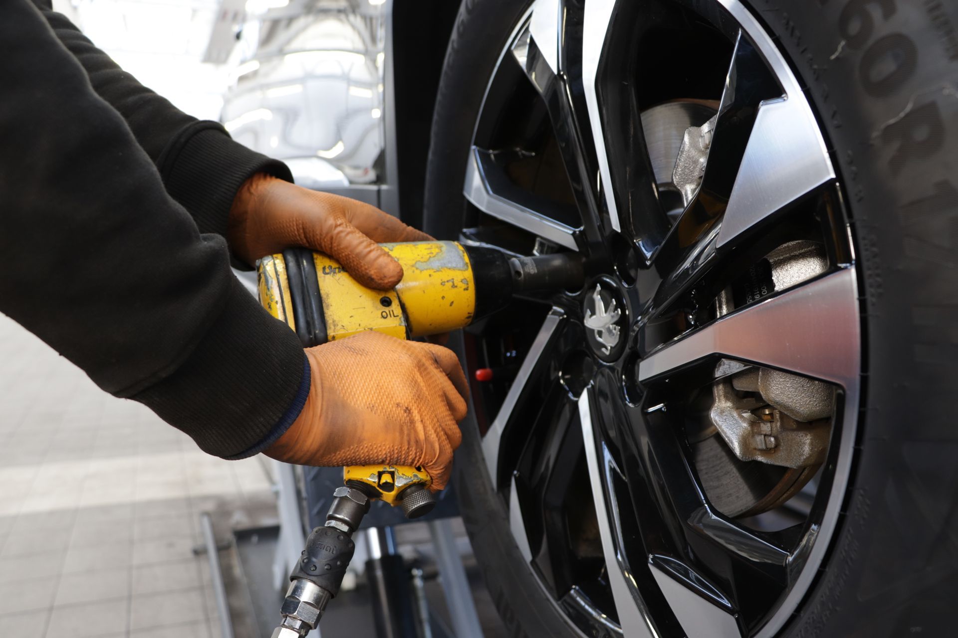 intervento su ruota in officina