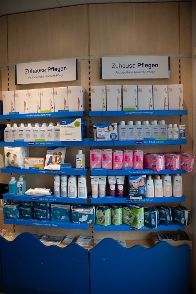 Regal mit Pflegehilfsmittel