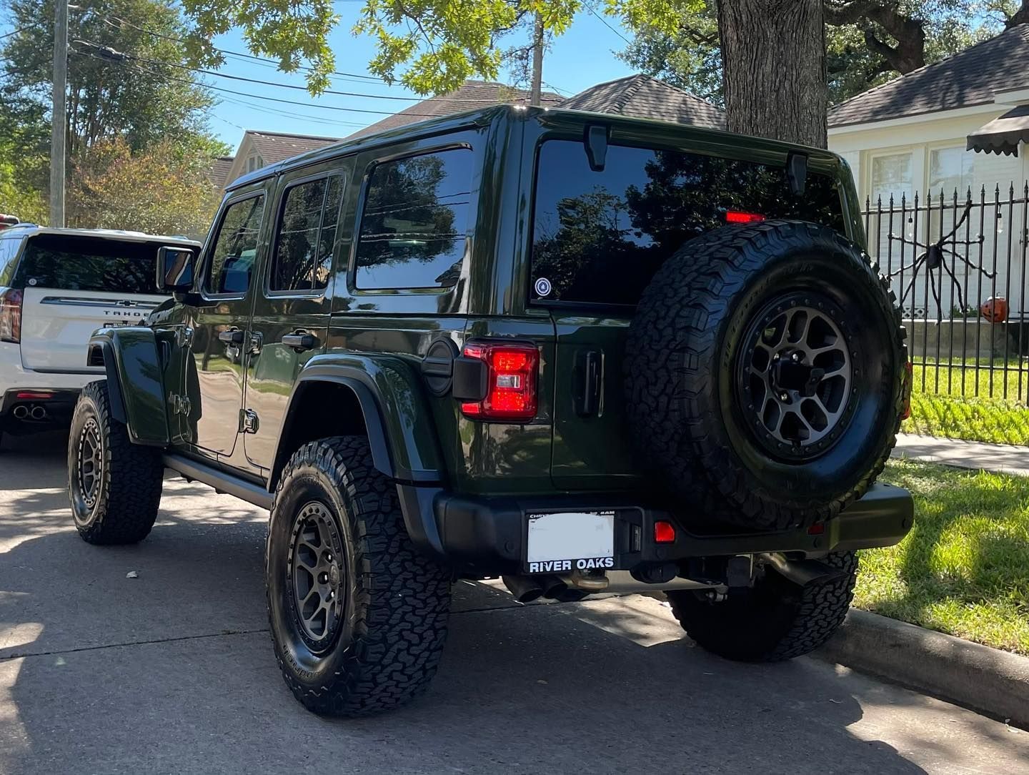 vehicle with ceramic coating parked outside in Houston, TX