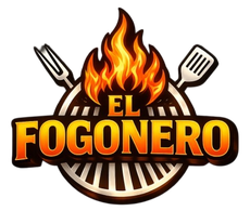 Logotipo de El Fogonero con parrilla en llamas, tenedor y espátula en naranja, rojo y negro.