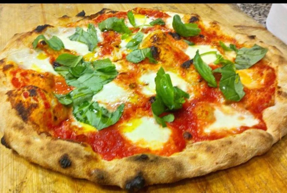Pizza con mozzarella di bufala