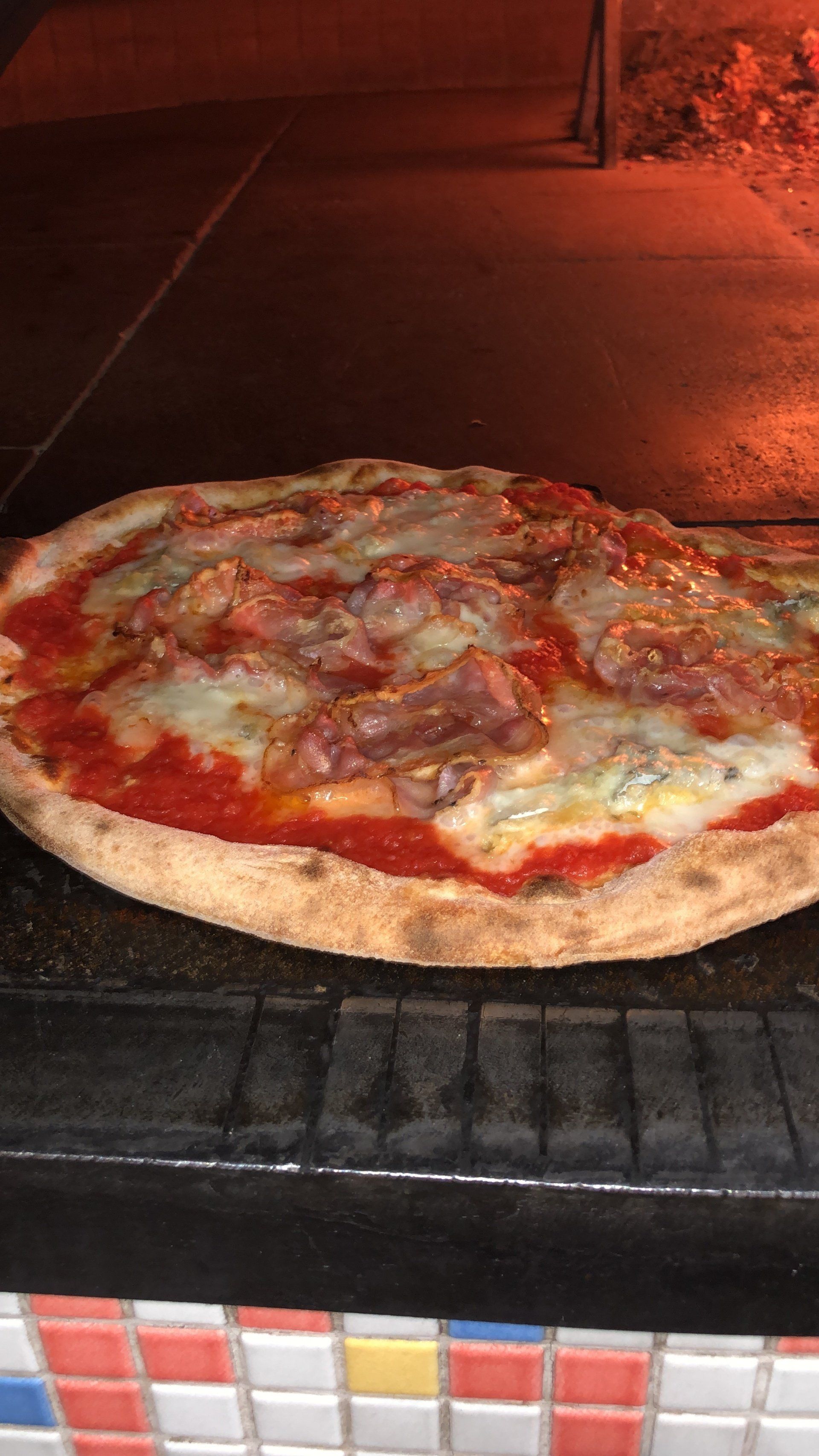 pizza in forno a legna