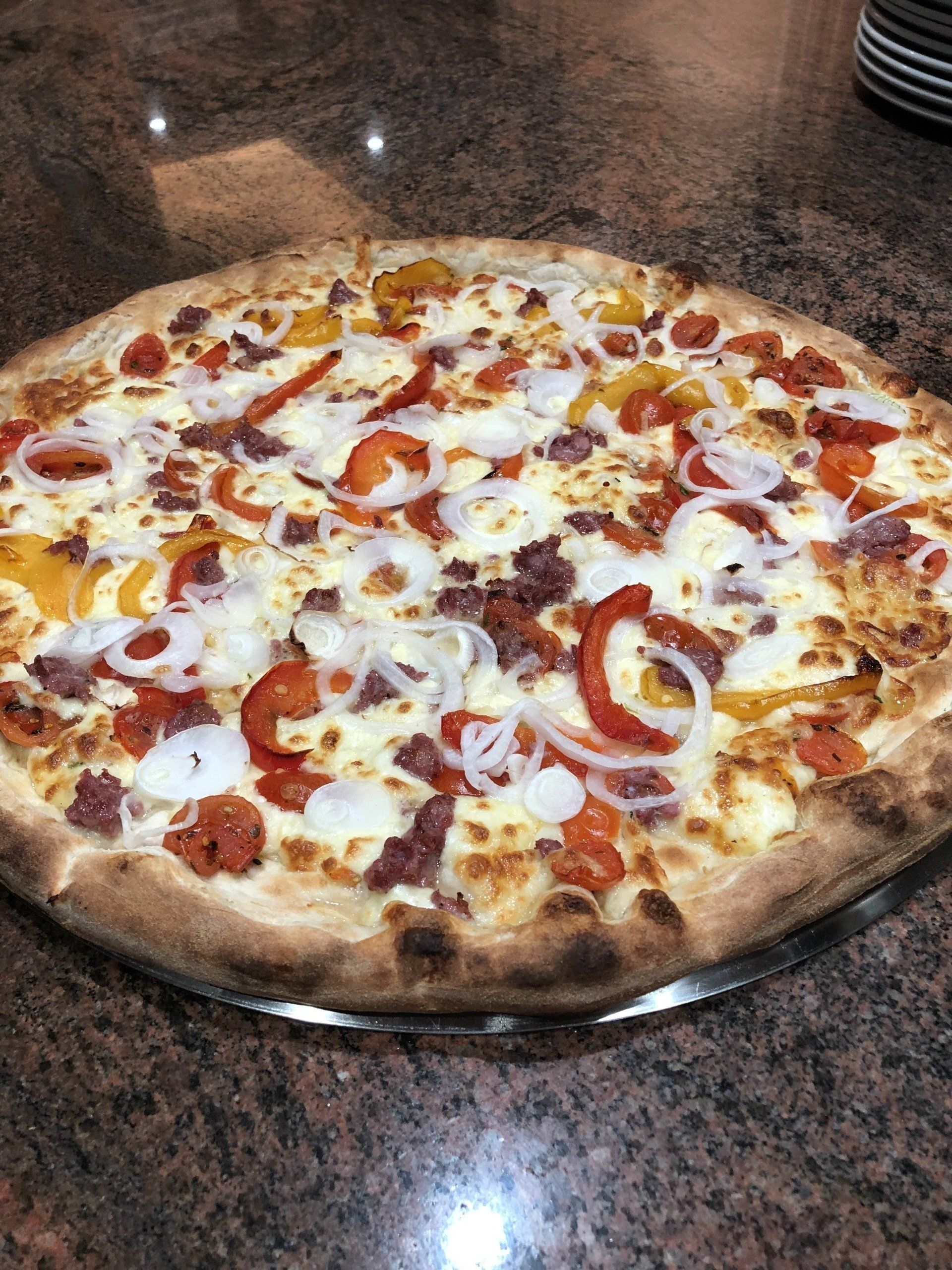 Pizza salsiccia peperoni cipolla