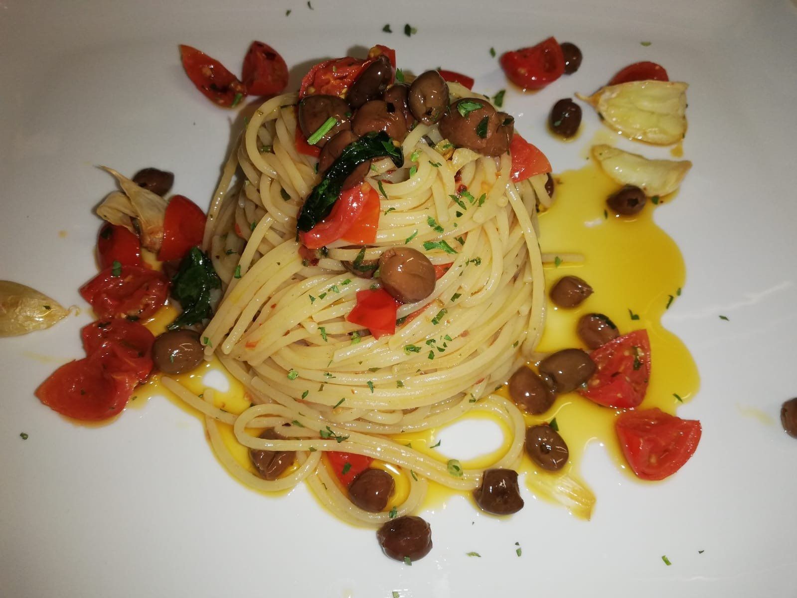 spaghetti con olive taggiasche