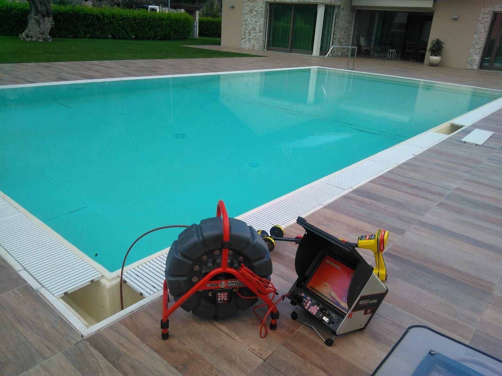 Claudio Rusconi, spurgo pozzi, videispezioni fogne