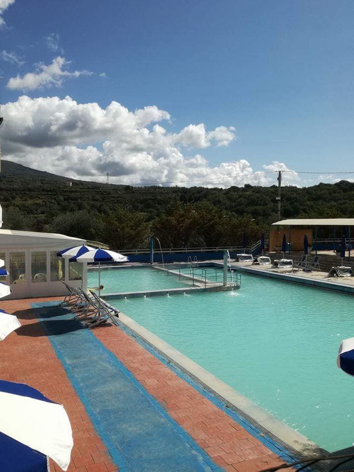 piscina con acqua termale