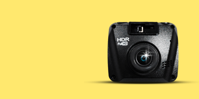 黃色背景上的黑色儀表板攝像頭，帶有 HDR M3 文字。