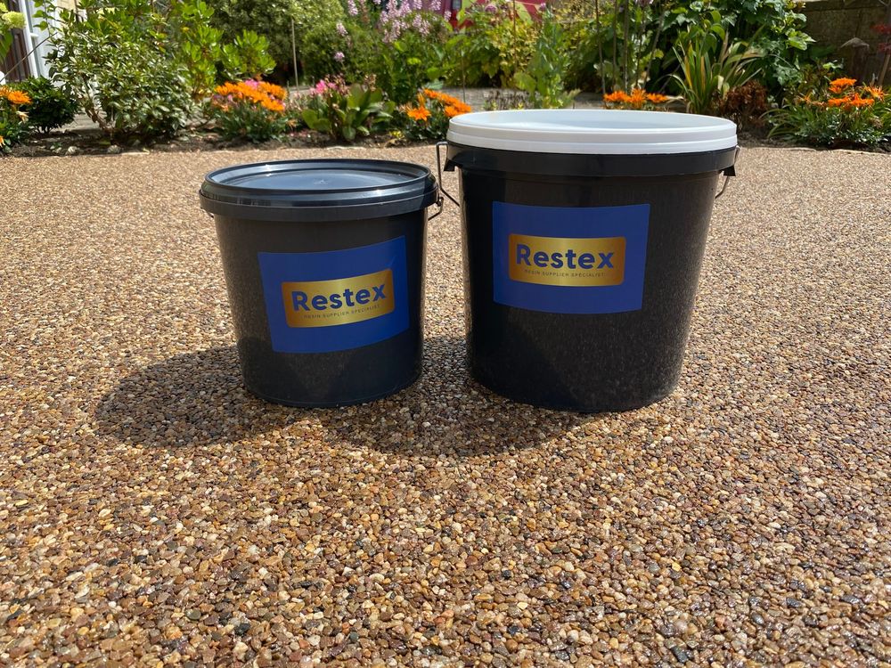 restex resin dubai buckets on a golden resin bound
driveway surface
