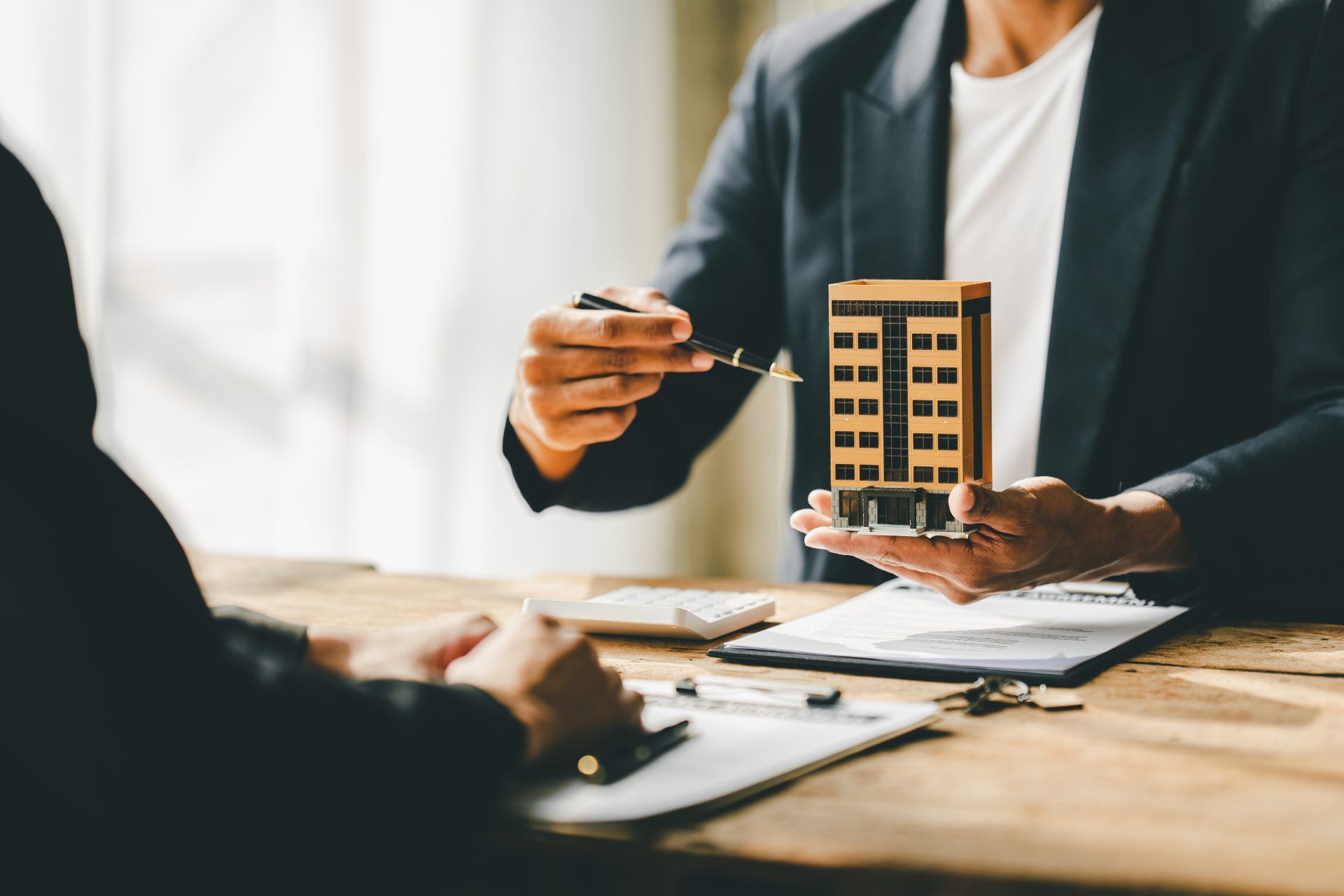 agent showing the dummy buildings