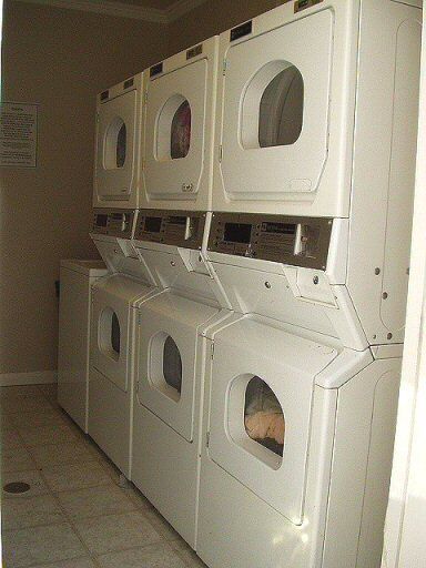 Alcantara Apartment Homes laundry