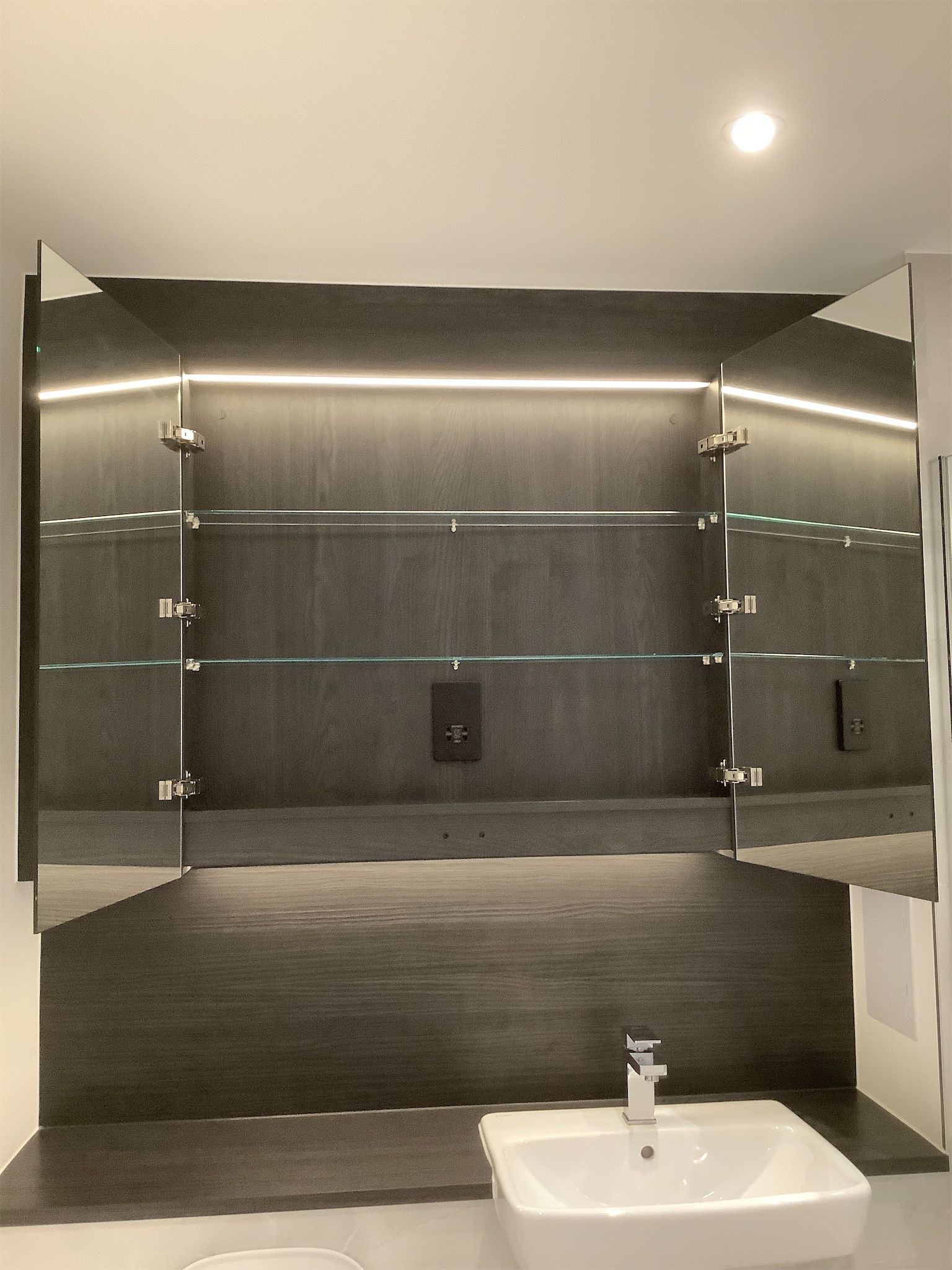 Bathroom cabinet interior with glass shelves – documented at check-in