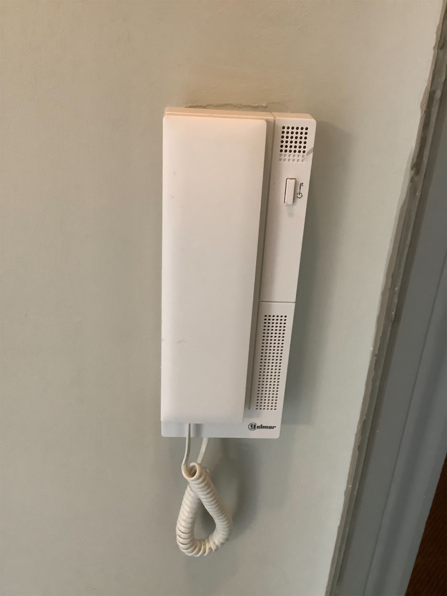 Entryphone system not functioning – maintenance issue documented