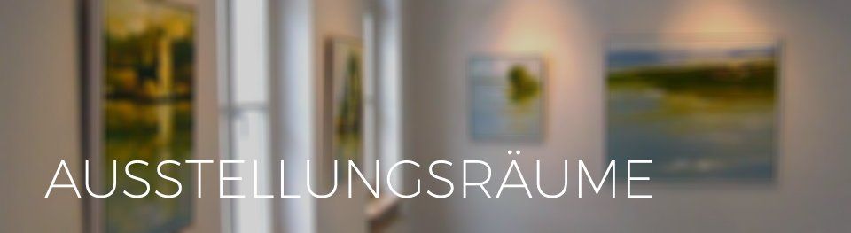 Ein verschwommenes Bild eines Raumes mit der Aufschrift „Ausstellungsräume“