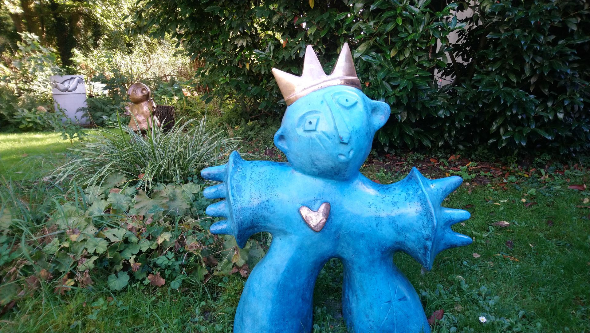 Kleiner König verliebt - Carin Grudda, Bronze limitierte Auflage H 94 x B 84 x T 36 cm