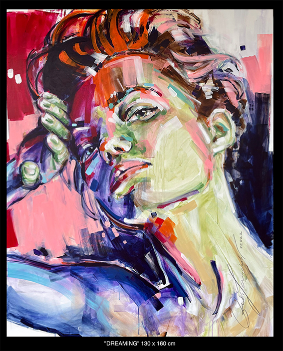 Ein farbenfrohes Gemälde des Gesichts einer Frau mit einer Krone auf dem Kopf.