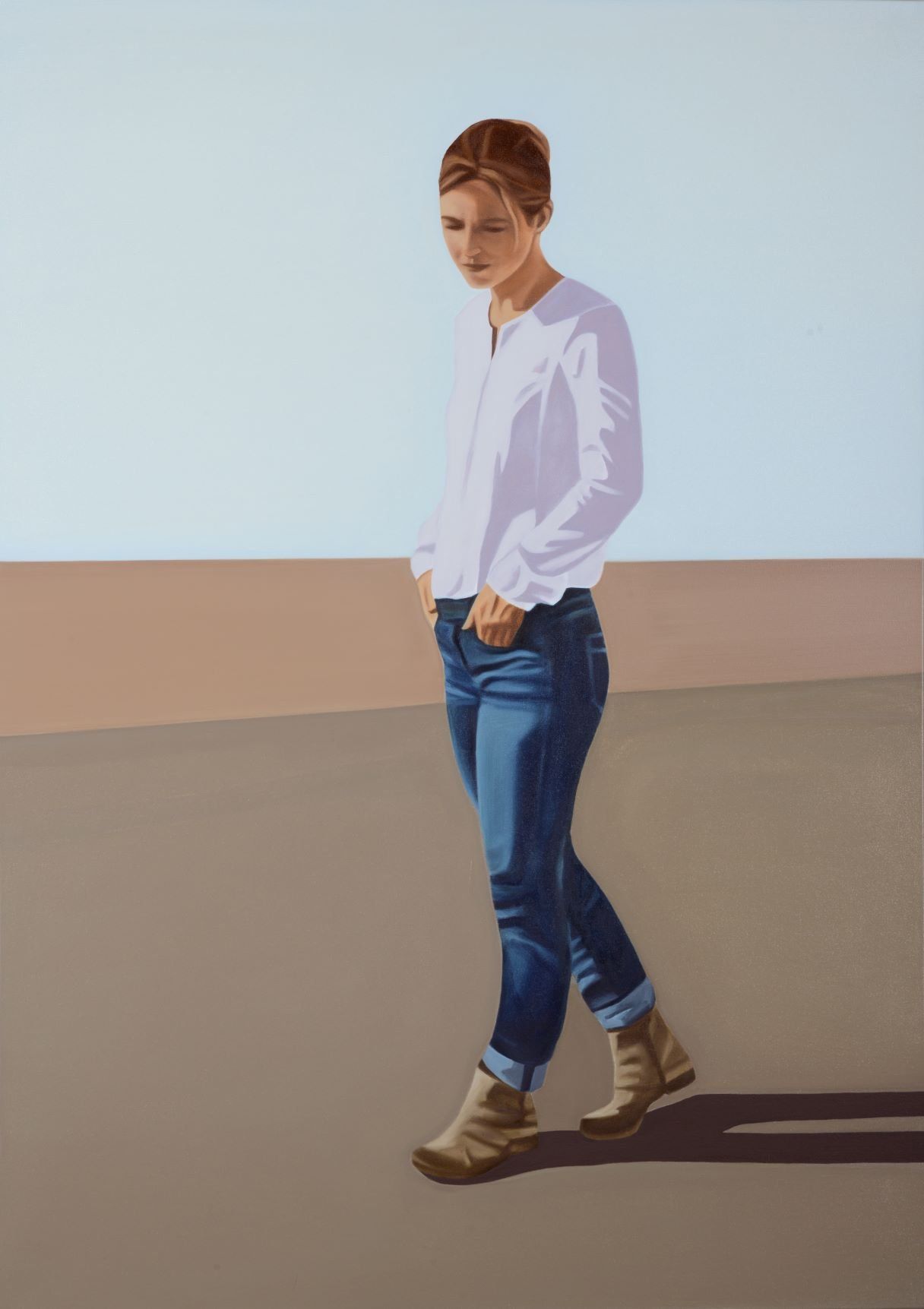 Ein Gemälde einer Frau in Jeans und weißem Hemd