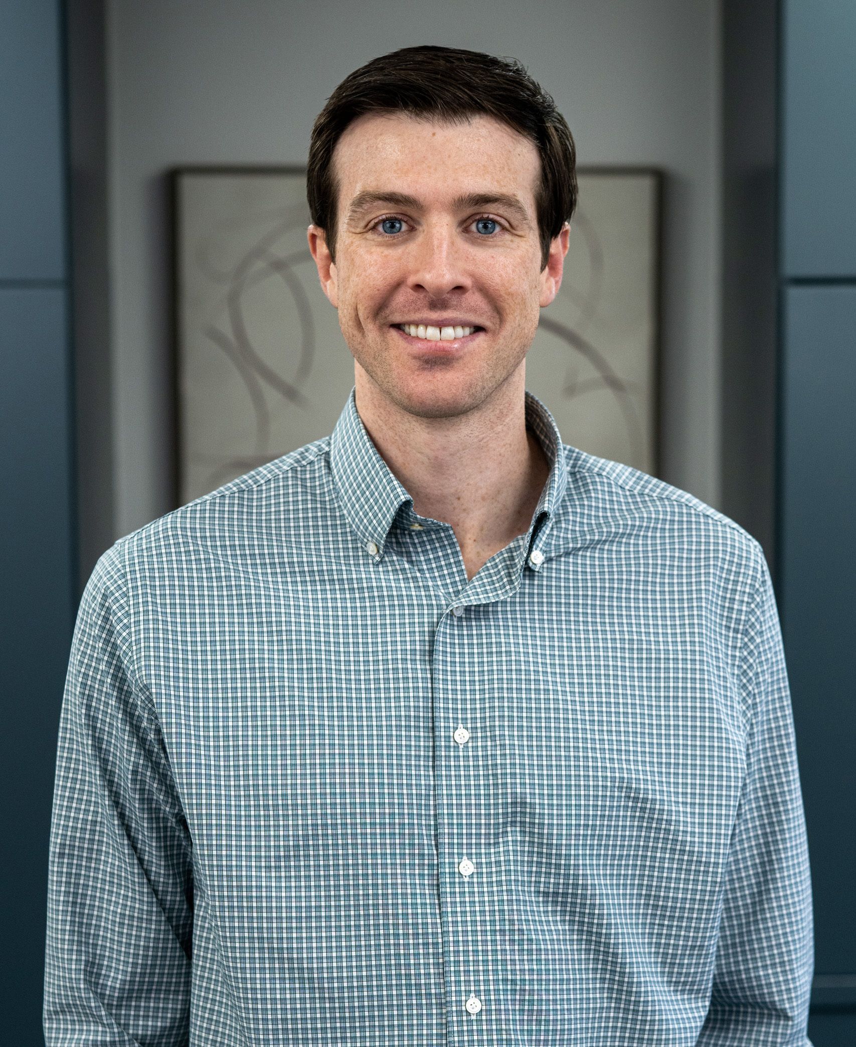 A man stands in front of a sign that says evolve brain
