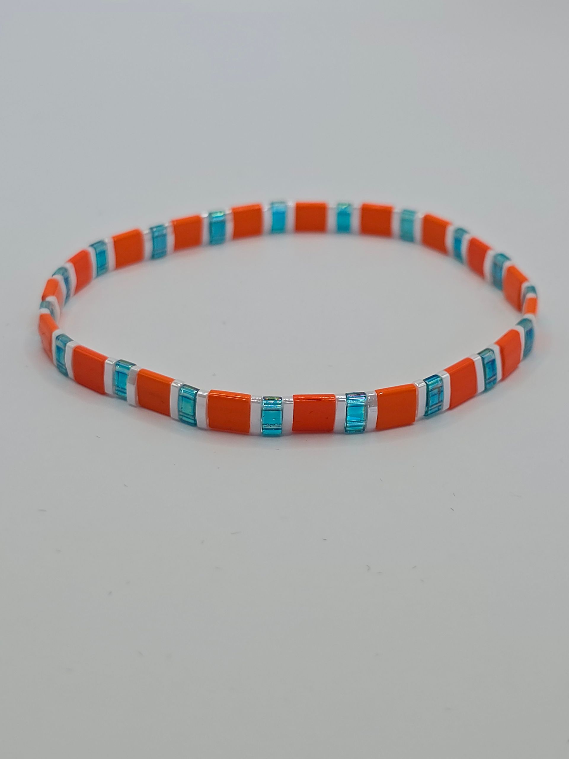oranje wit, wit en blauwe armband