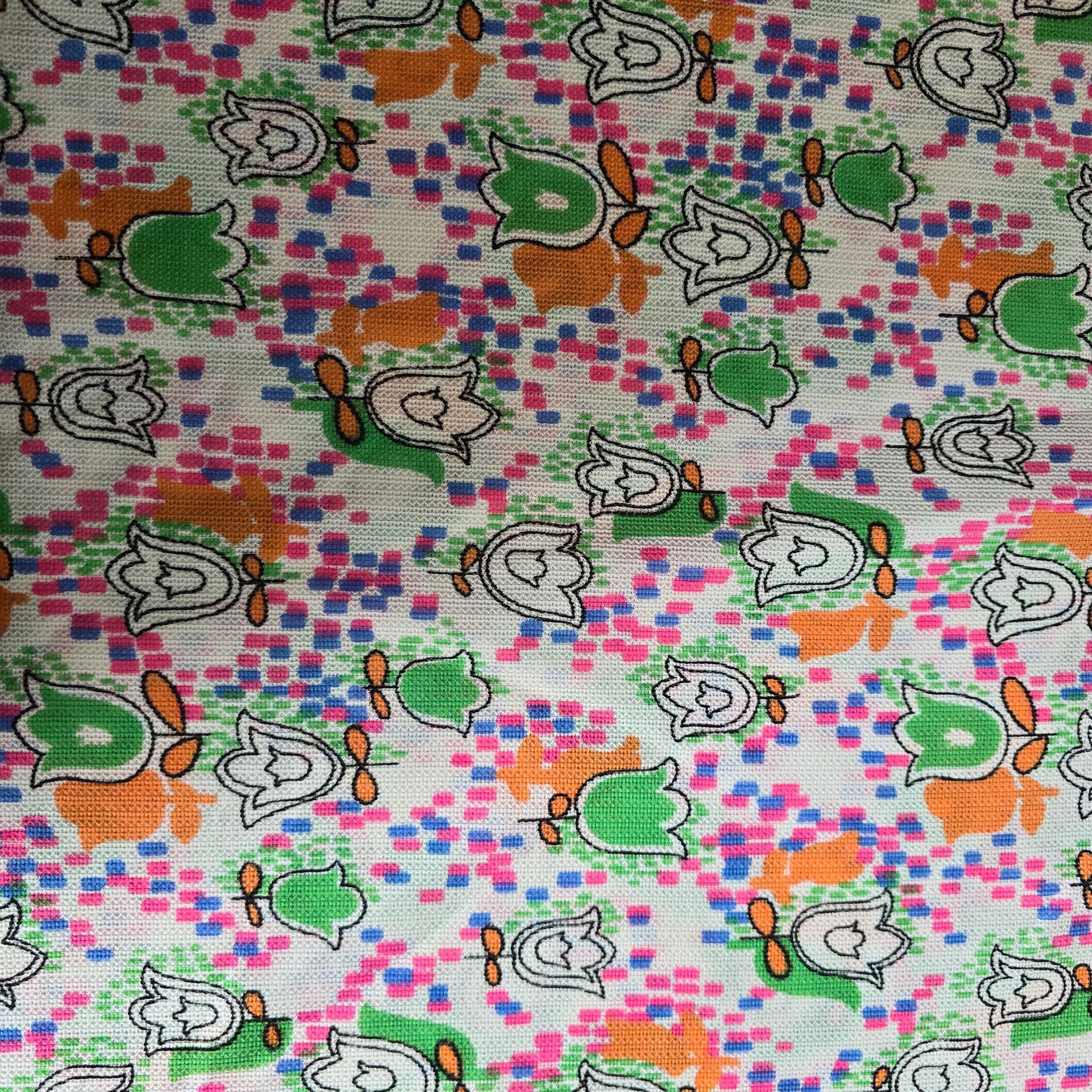 oranje met groene tulpjes