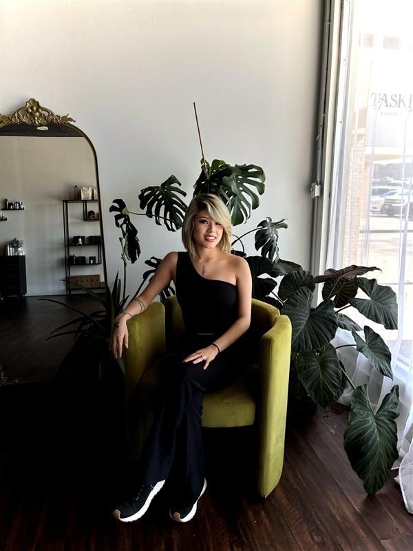 Marlen “Mars” is a stylist
