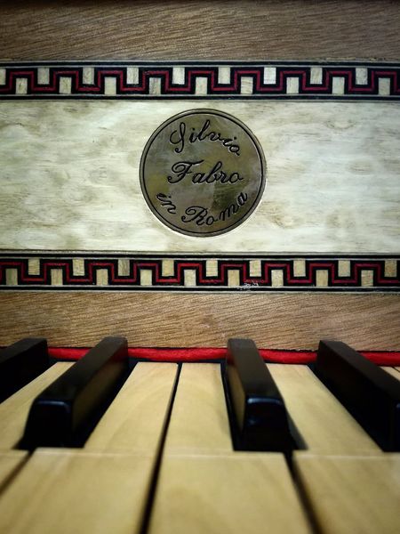 dettaglio strumento a tastiera antico