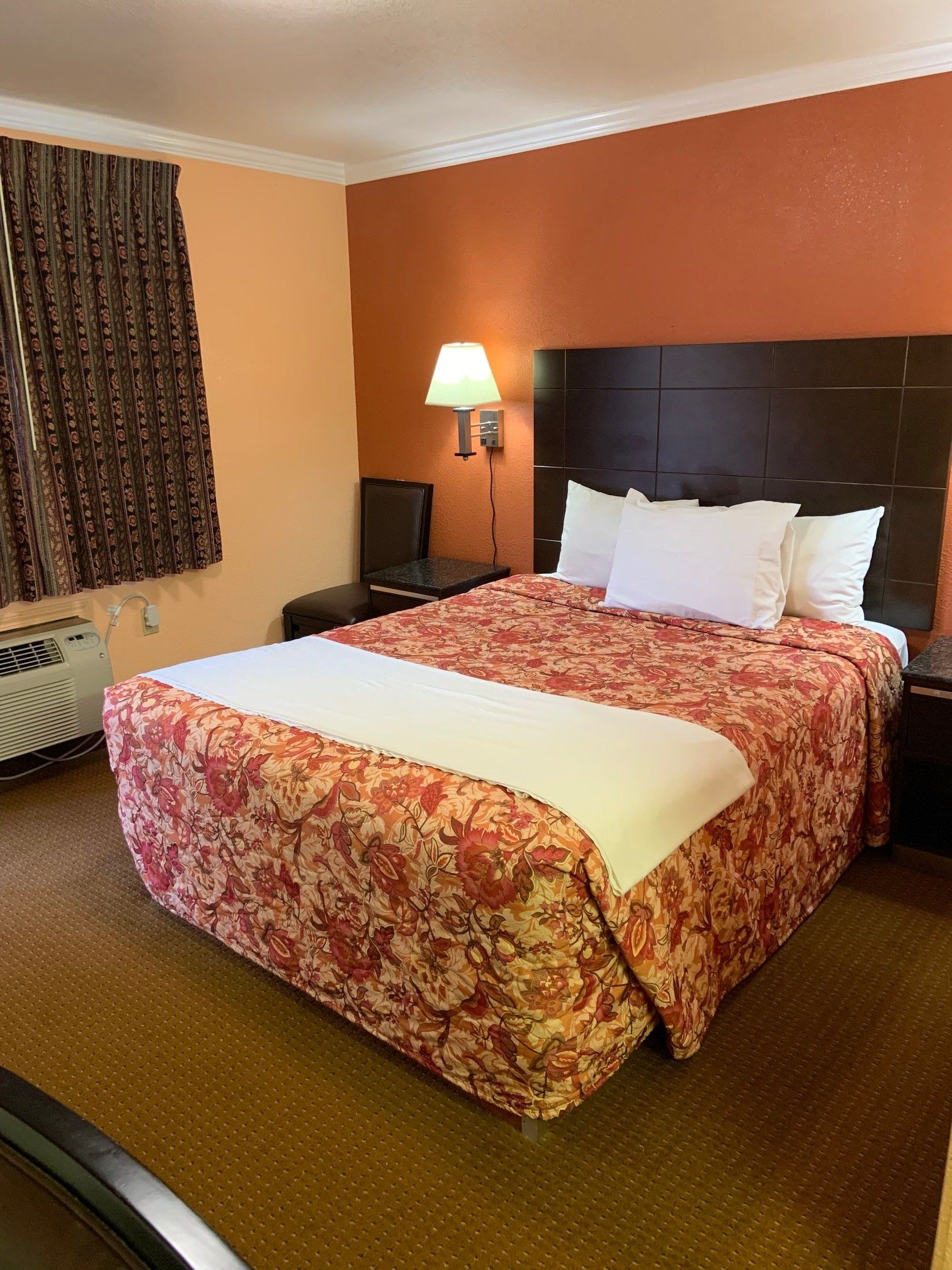 Bedroom — Mountain View, CA — Budget Motel