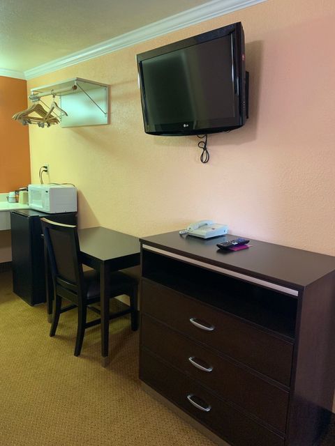 Room with Television, Table and Chair — Mountain View, CA — Budget Motel