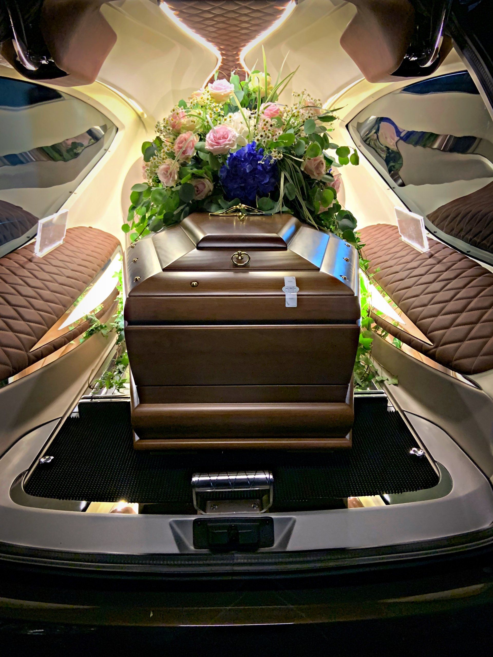 interno auto funebre