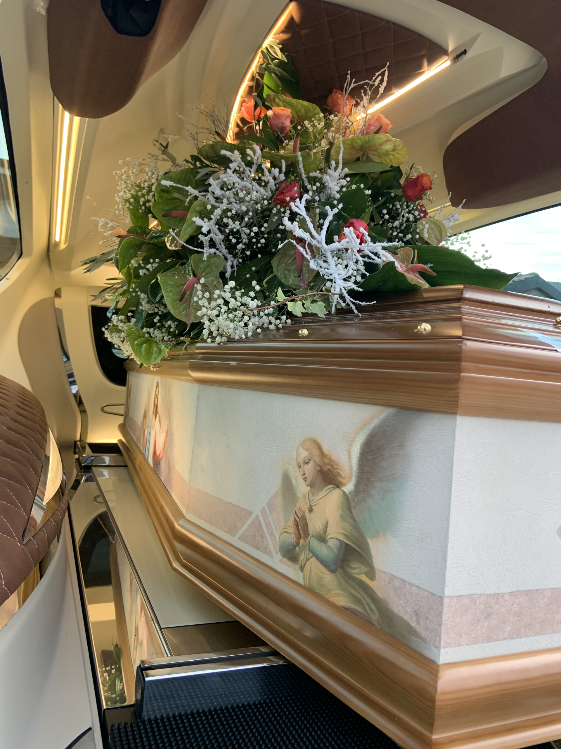 auto funebre con salma