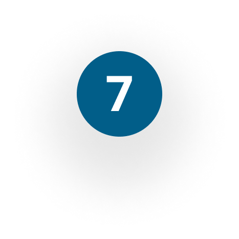 A white number seven centered inside a solid blue circle.