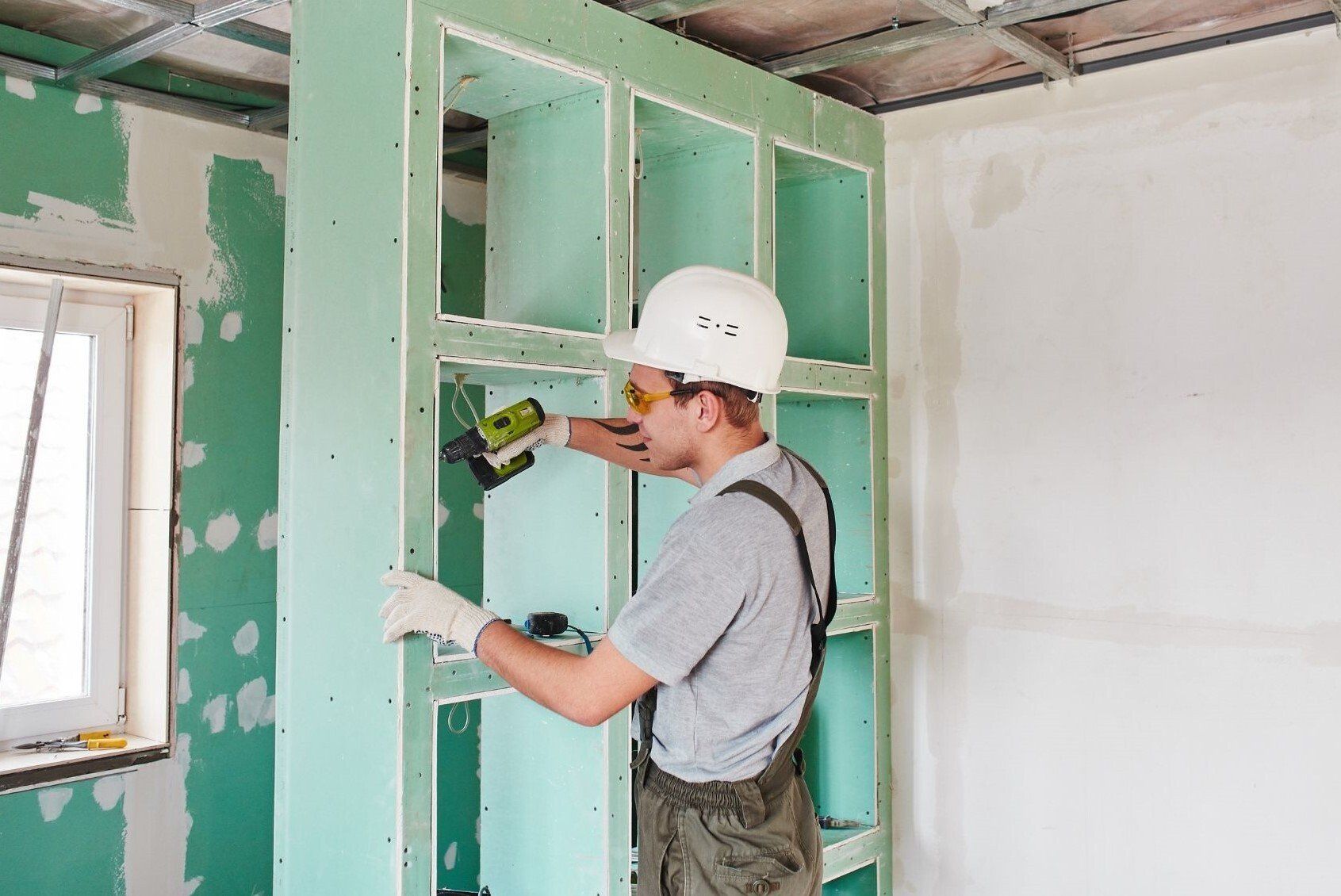 Bellingham Handyman fixing drywall in bathroom