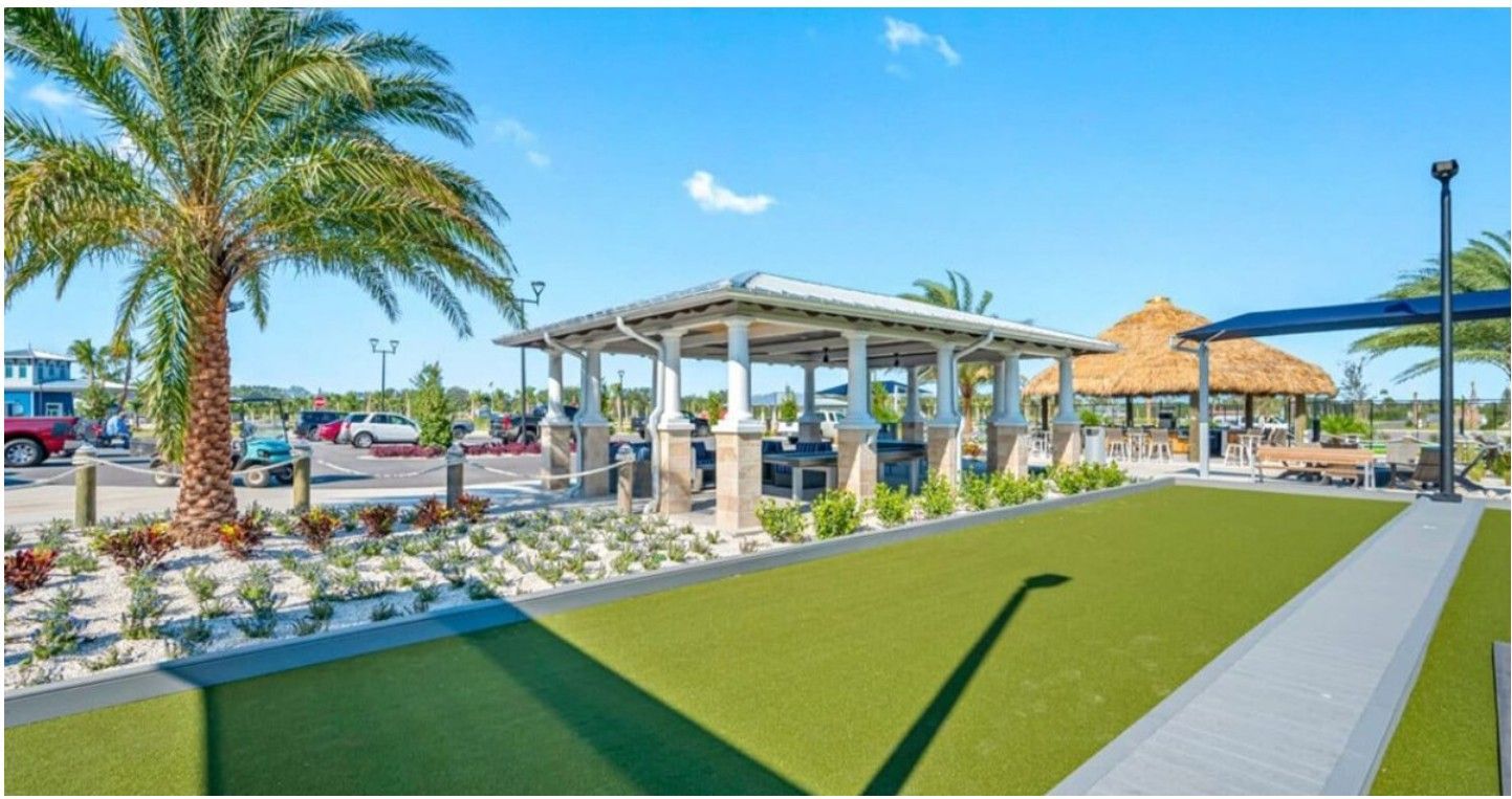 punta-gorda-eyes-tiki-hut-stage-food-trucks-at-waterfro