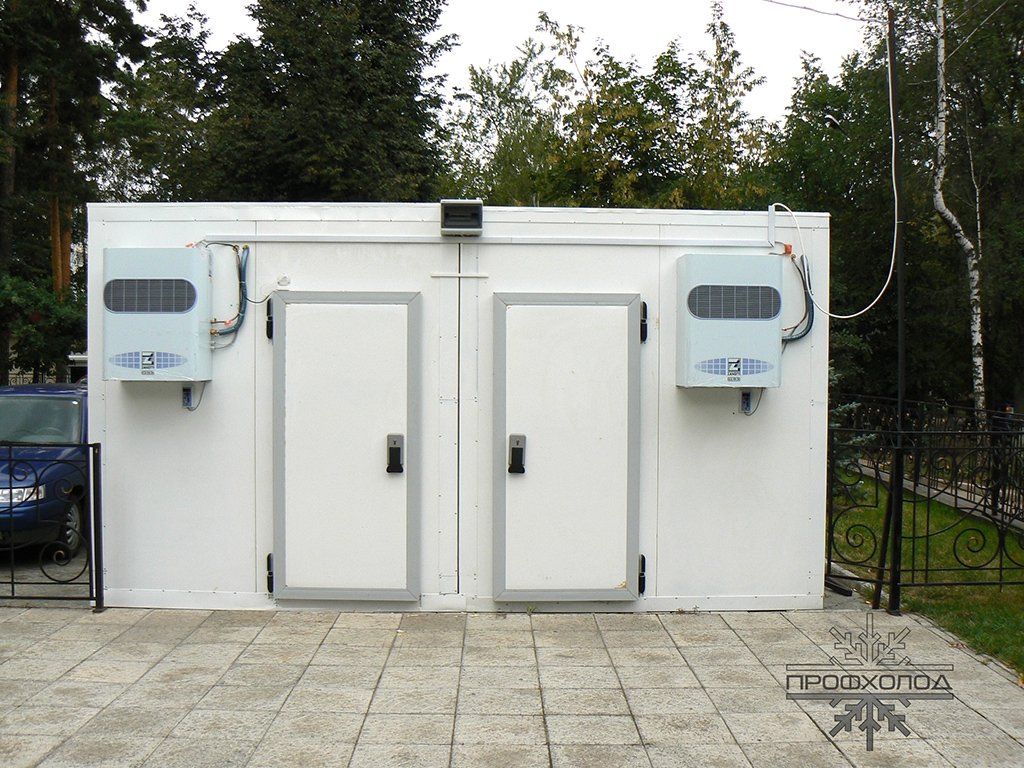 דלתות כנף לחדרי קירור