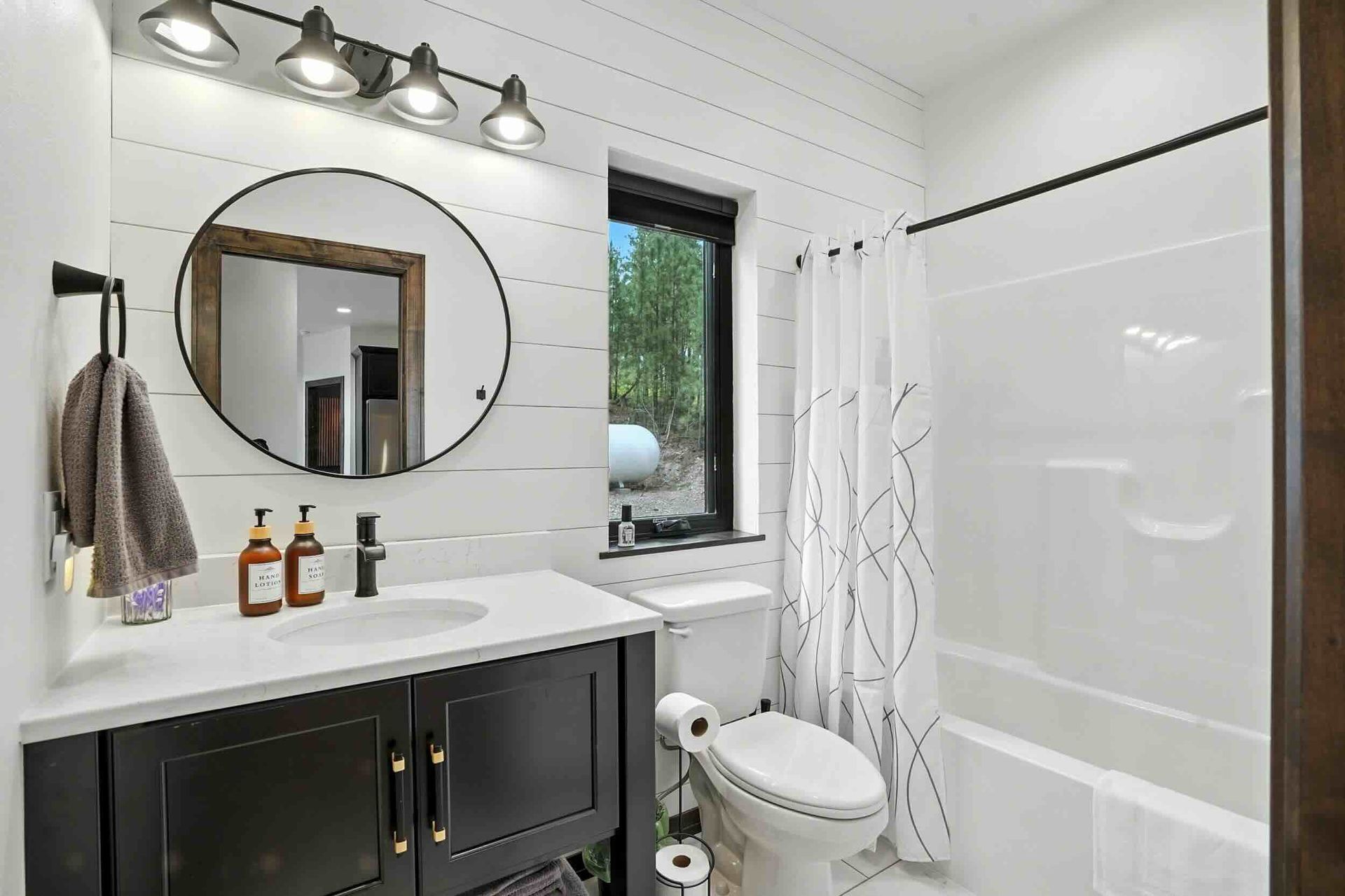 luxury bathroom
