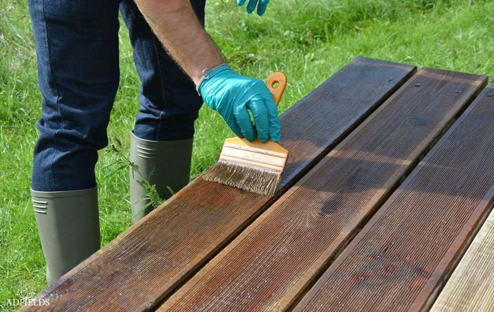 Application du textrol owatrol Pro, le saturateur de la société Durieu.