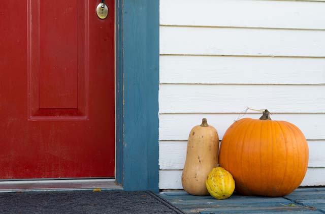 8 Ways to Decorate Your Porch for Fall