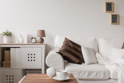Benjamin Moore Names “Simply White” The Color of The Year