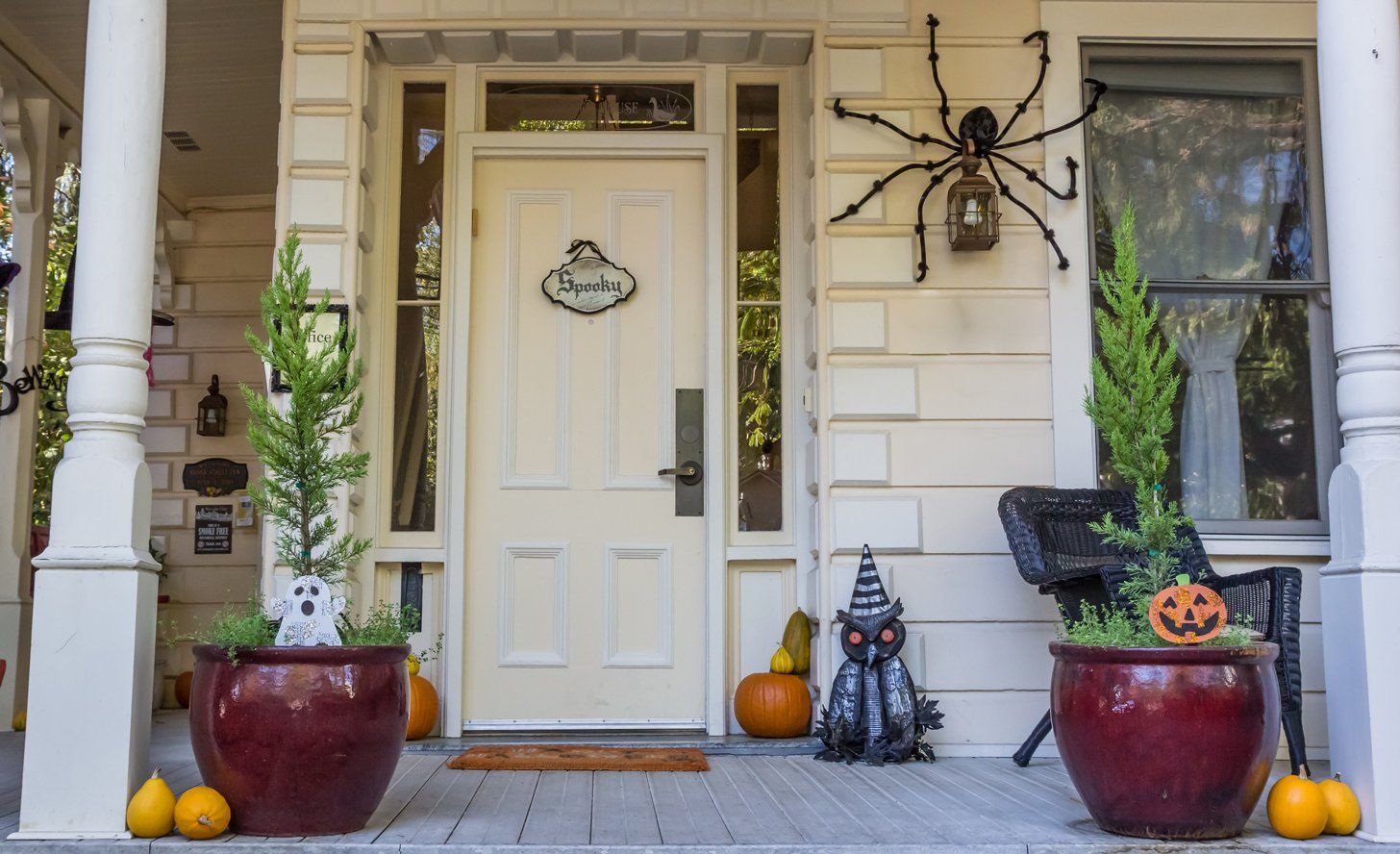 Spooky Porch Decorating Ideas for Halloween