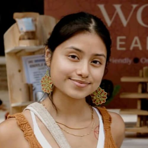 Smiling profile image of Yadira Castillo, a small business owner for a beauty brand