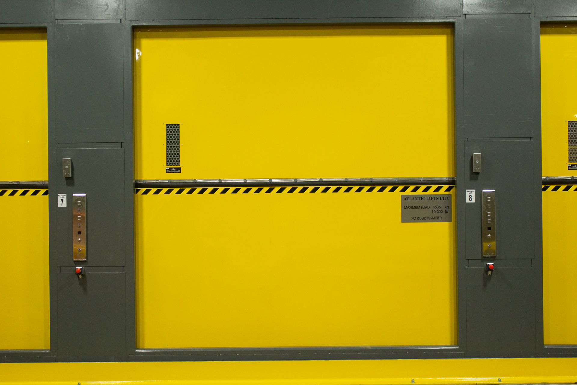 Atlantic Lifts Material Lift with door closed