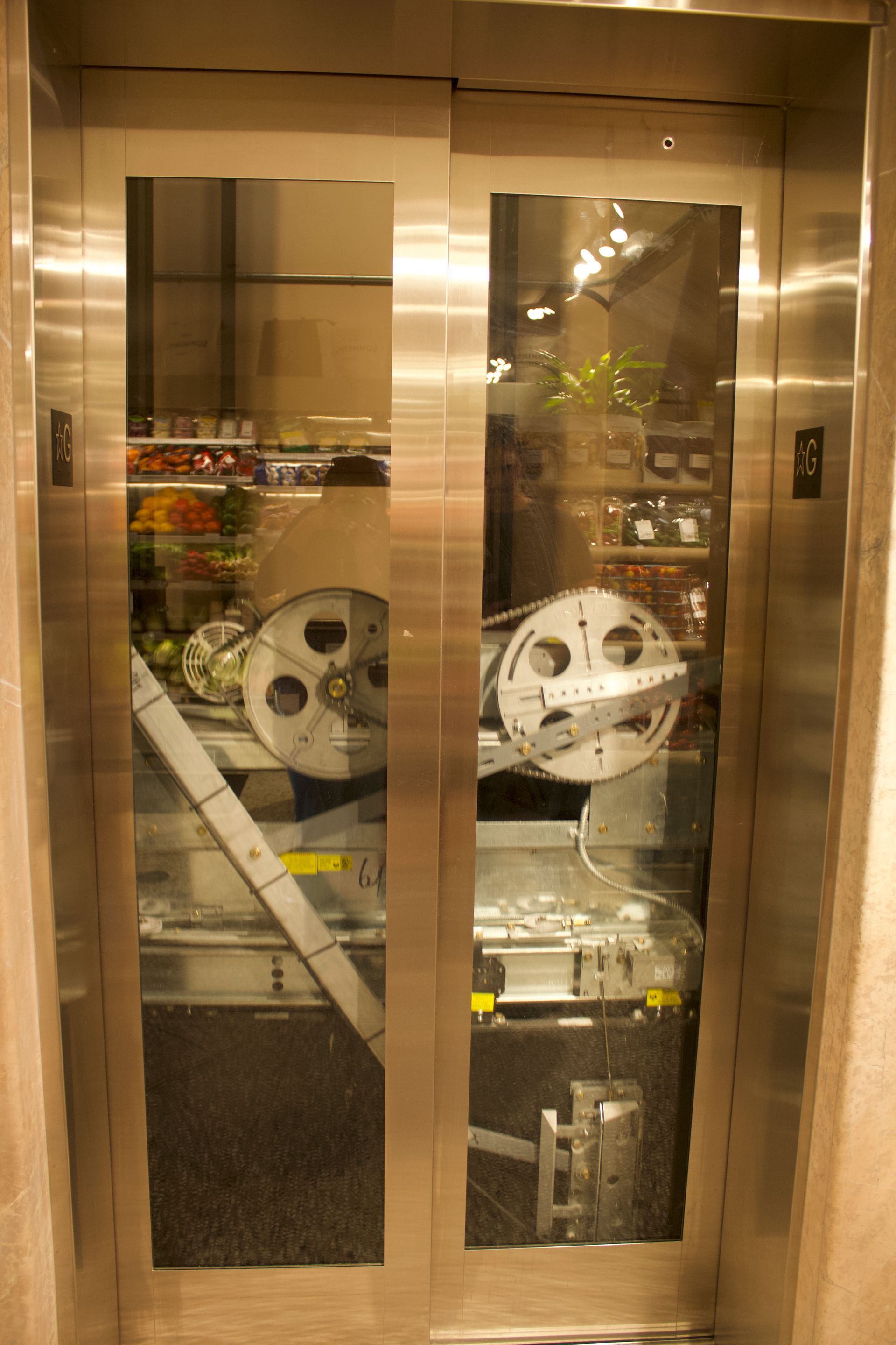 Car elevator Ottawa | Scissor Lift Ottawa