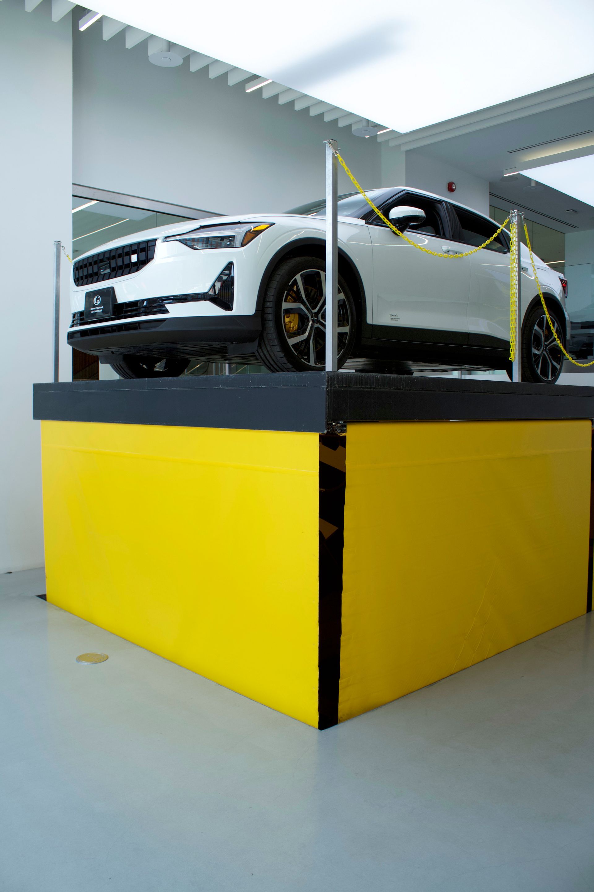 Car elevator Canada | Scissor Lift Canada